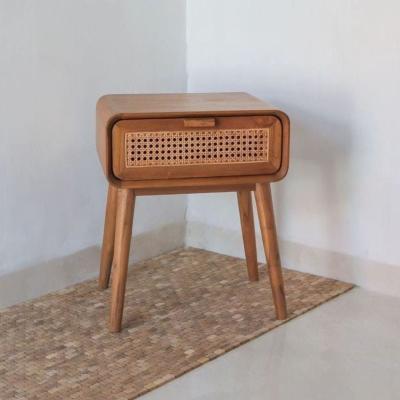 Nakas bedside